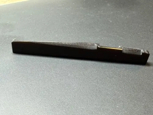 Selleta tallada de cuerno de buey negro 72 × 3 × 9 mm