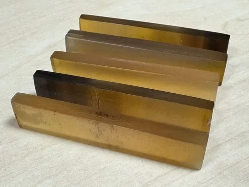 Cuerno de buey ámbar en bruto para tallar cejuela Fender