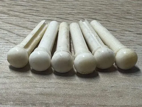 Pines de hueso blanco veta
