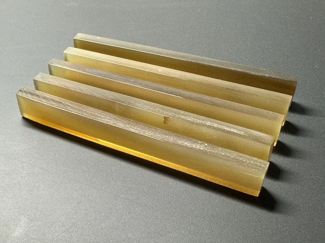 Cuerno de buey ámbar para selleta