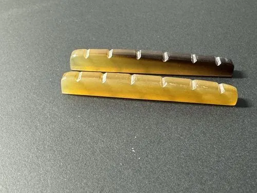 Cejuela tallada de cuerno de buey ámbar para Fender